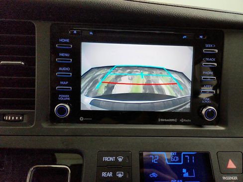 Used 2018 Toyota Sienna XLE image 20