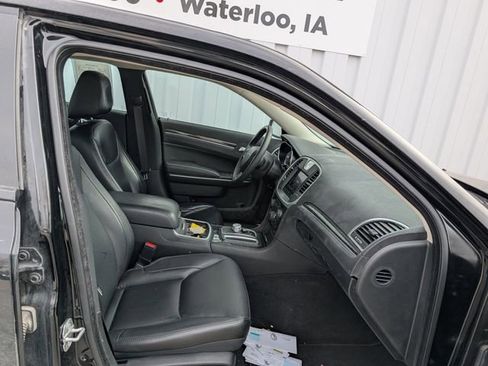 Used 2022 Chrysler 300 Touring L image 19