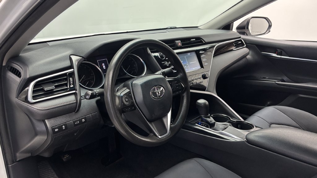 Used 2018 Toyota Camry LE FWD image 12