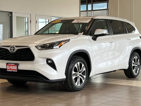 Certified 2023 Toyota Highlander XLE image 8