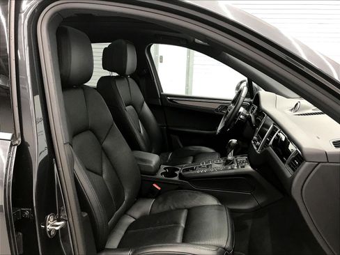Used 2018 Porsche Macan AWD/4WD image 17