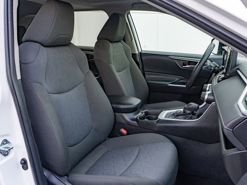 Used 2021 Toyota RAV4 XLE w/ Convenience Package image 19