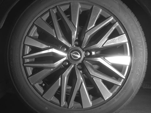 Used 2025 Nissan Altima 2.5 SV FWD image 14