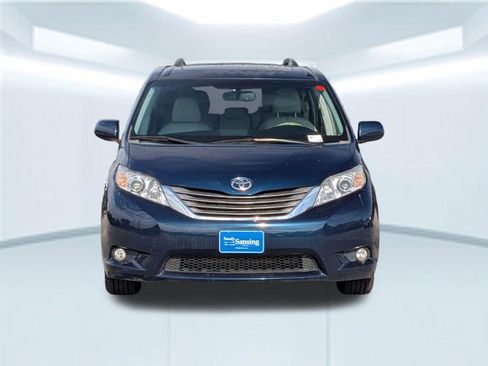 Used 2011 Toyota Sienna XLE w/ Entertainment Pkg FWD image 10