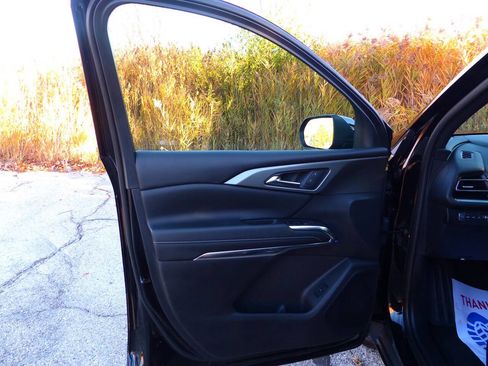 Used 2024 Chevrolet Traverse LT w/ Midnight/Sport Edition image 21