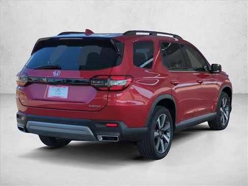 Certified 2025 Honda Pilot Touring image 5