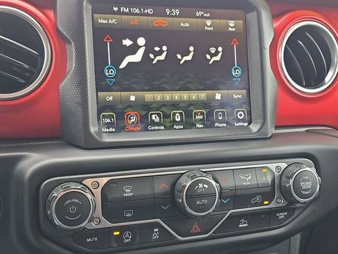 Used 2023 Jeep Gladiator Rubicon w/ LED Lighting Group AWD/4WD image 17
