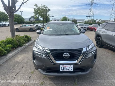 Used 2023 Nissan Rogue SV FWD image 2