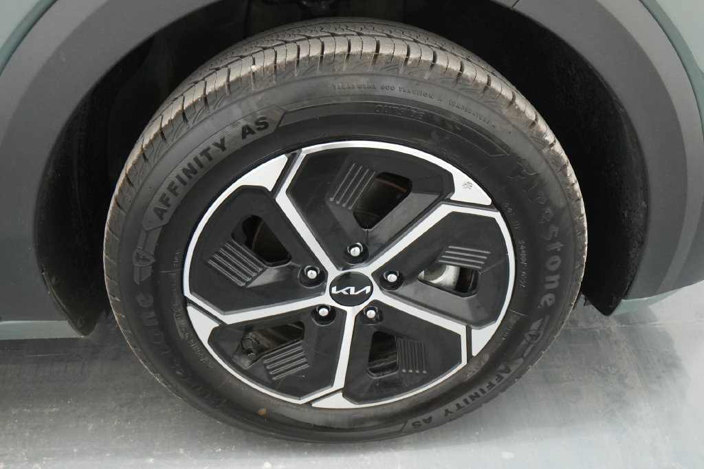 Used 2023 Kia Niro EX FWD image 10