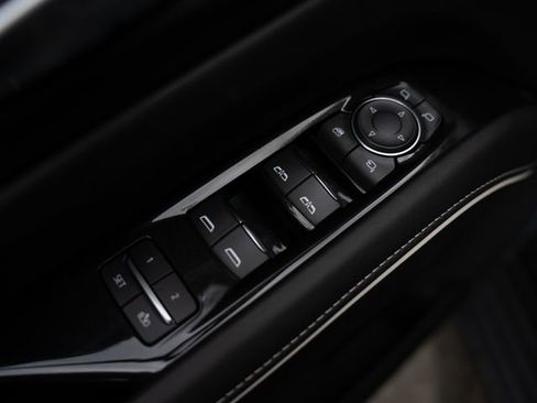 Used 2023 Cadillac Escalade V AWD/4WD image 16