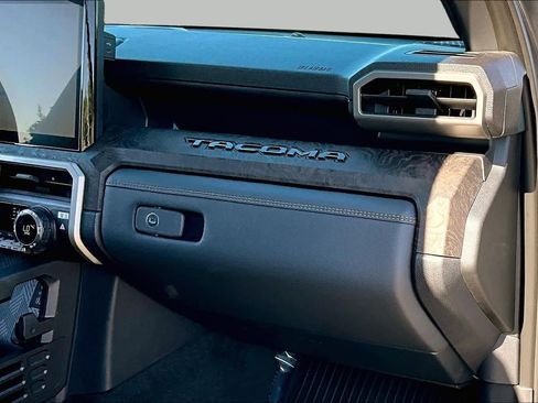 Used 2024 Toyota Tacoma Limited w/ Limited Package (LT) AWD/4WD image 18