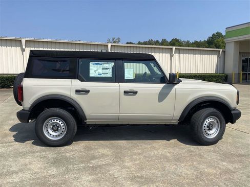 New 2025 Ford Bronco 4-Door image 2