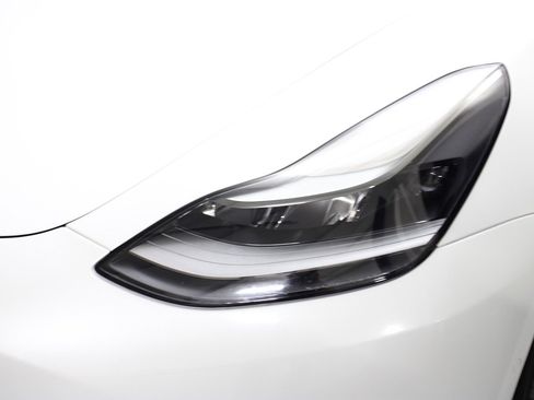 Used 2021 Tesla Model 3 Standard Range Plus RWD image 3
