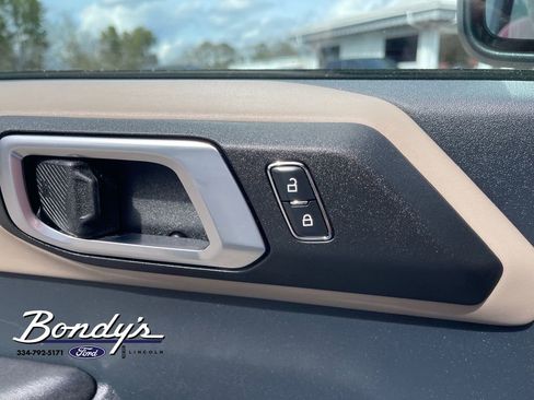 Used 2024 Ford Bronco Wildtrak image 8