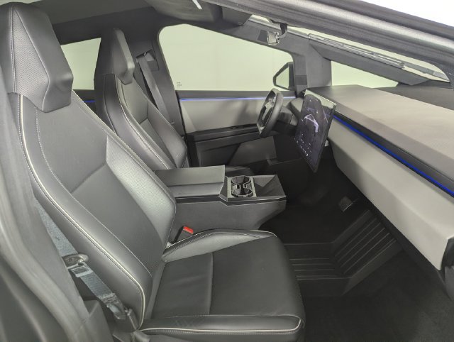 Used 2025 Tesla Cybertruck AWD Crew Cab image 21