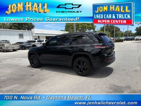 Used 2024 Jeep Grand Cherokee Altitude RWD image 4