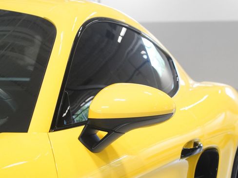 Used 2021 Porsche 718 Cayman RWD image 7