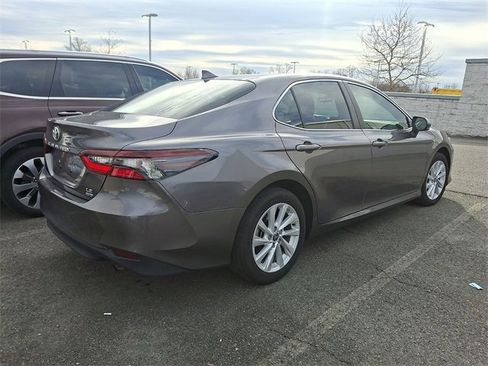 Used 2022 Toyota Camry LE image 8
