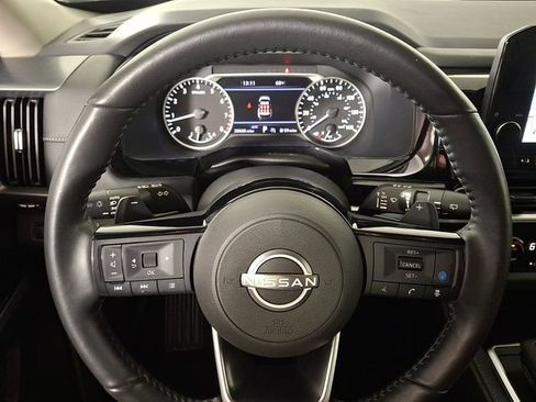 Used 2024 Nissan Pathfinder SL AWD/4WD image 19