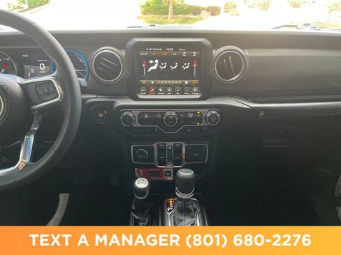 Used 2023 Jeep Wrangler Unlimited Rubicon 4xe AWD/4WD image 17