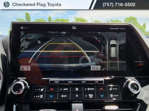 Used 2022 Toyota Highlander Limited AWD/4WD image 16