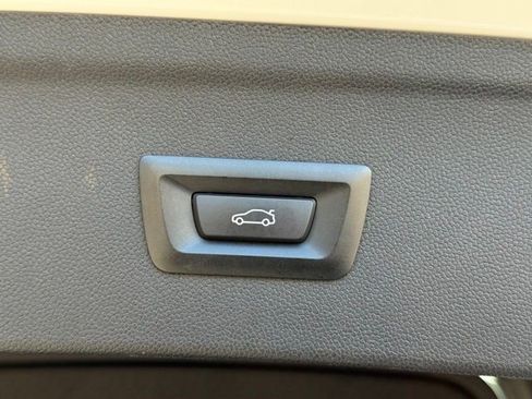 Used 2023 BMW iX xDrive50 w/ Premium Package image 17