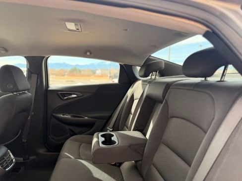 Used 2025 Chevrolet Malibu LT FWD image 17