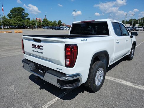 New 2026 GMC Sierra 1500 SLE image 3