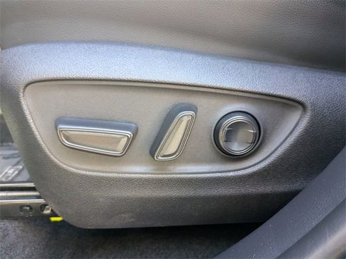 Used 2024 Toyota Highlander XLE image 21