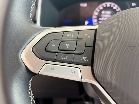 Certified 2025 Volkswagen Taos SE FWD image 16