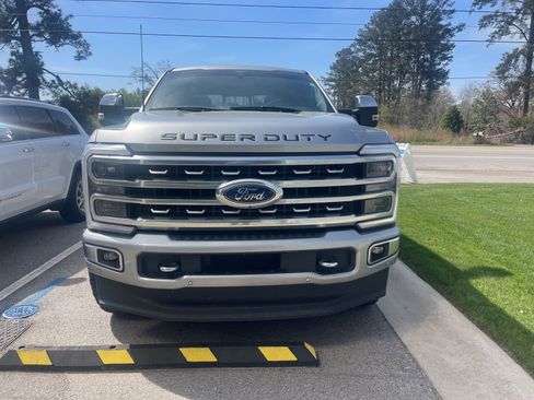 Used 2024 Ford F250 Platinum image 2