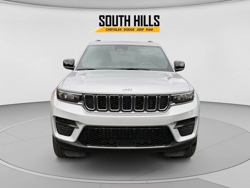 Certified 2024 Jeep Grand Cherokee Laredo X w/ Trailer Tow Package AWD/4WD image 8