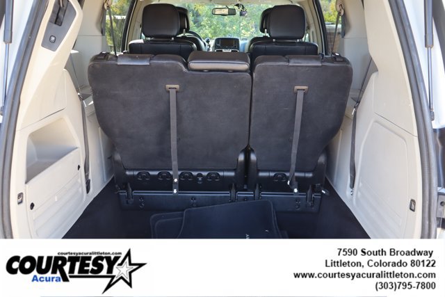 Used 2015 Chrysler Town & Country Touring FWD image 26