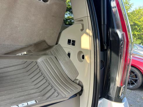 Used 2018 Cadillac Escalade Luxury RWD image 29