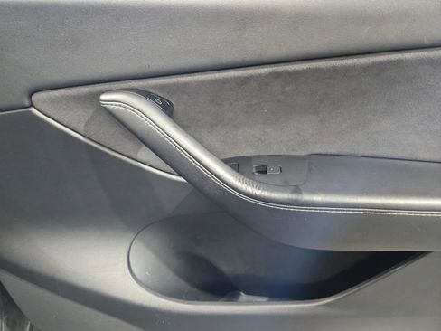 Used 2022 Tesla Model Y Long Range image 6