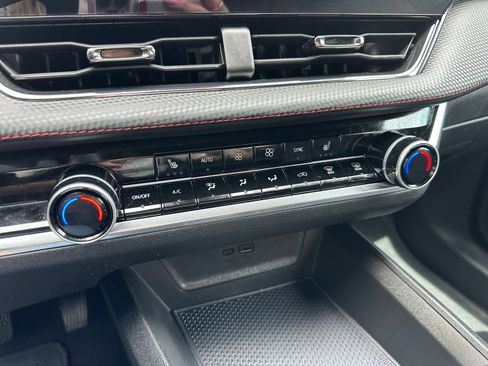 Used 2025 Chevrolet Equinox RS image 16