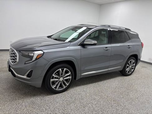 Used 2020 GMC Terrain Denali w/ Denali Premium Package image 3