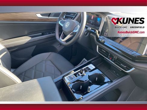 Used 2024 Volkswagen Atlas SE image 19