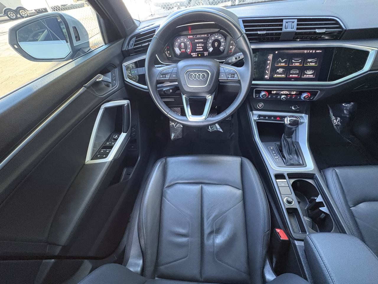 Used 2022 Audi Q3 2.0T Premium w/ Convenience Package AWD/4WD image 3