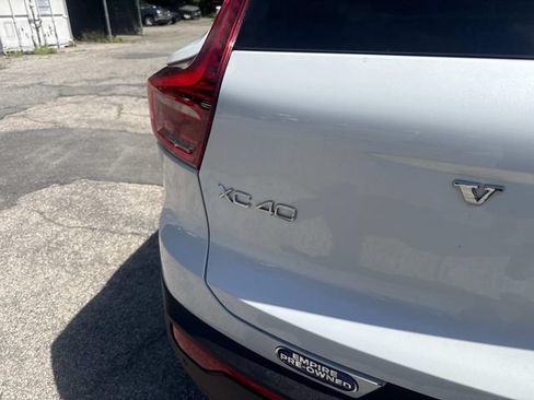 Used 2021 Volvo XC40 T5 R-Design w/ Advanced Package AWD/4WD image 7