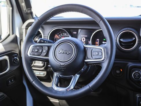 Used 2023 Jeep Wrangler Unlimited Sahara image 16