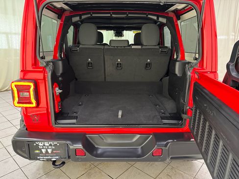 Used 2025 Jeep Wrangler Unlimited Sahara w/ Safety Group AWD/4WD image 8