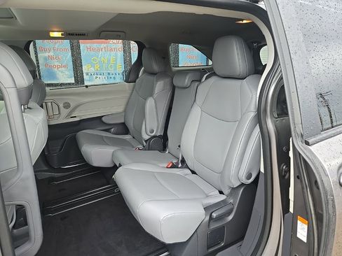 Used 2024 Toyota Sienna XLE image 88