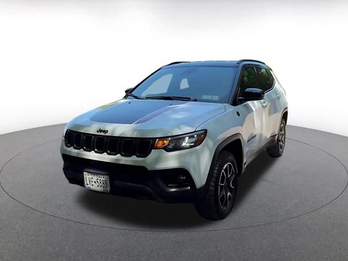 Used 2025 Jeep Compass Trailhawk AWD/4WD image 7