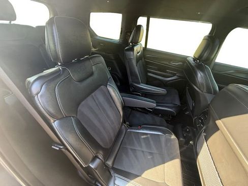 Used 2024 Jeep Grand Cherokee L Altitude image 25