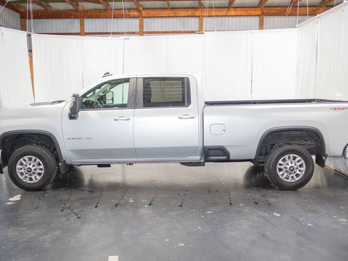 Used 2022 Chevrolet Silverado 2500 LT w/ Convenience Package AWD/4WD image 6