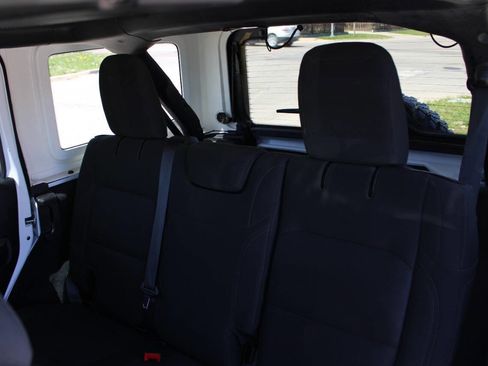 Used 2019 Jeep Wrangler Unlimited Sport S AWD/4WD image 17