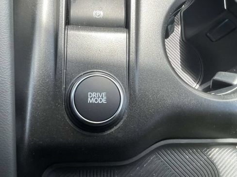 Used 2025 Ford Explorer Active AWD/4WD image 29