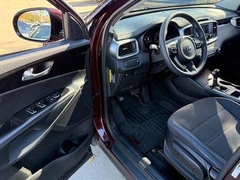 Used 2018 Kia Sorento LX image 12