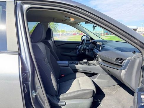 Used 2024 Nissan Rogue SV AWD/4WD image 11